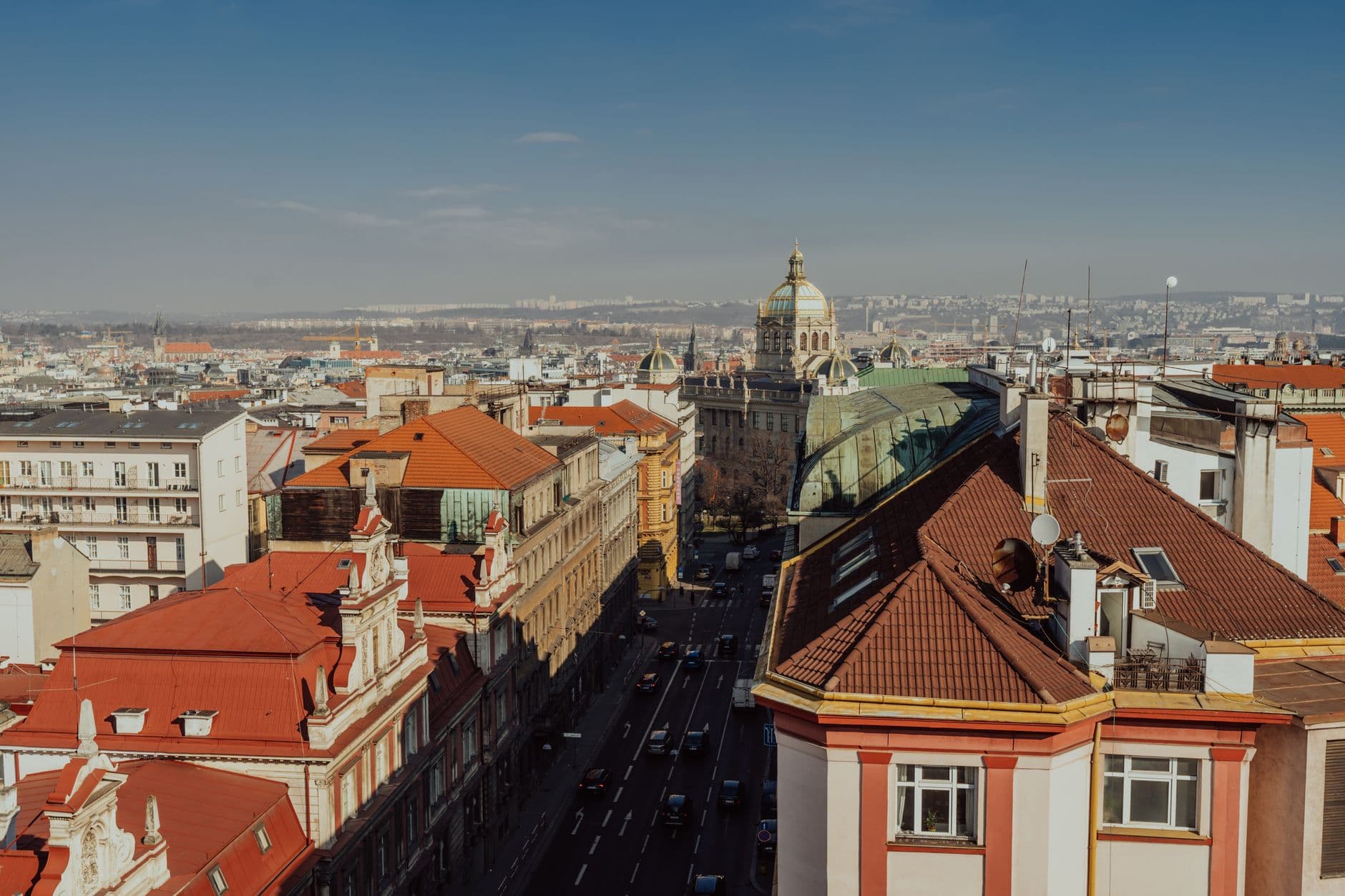 Kompletní průvodce úklidem domu v Praze: Jak vybrat nejlepší služby